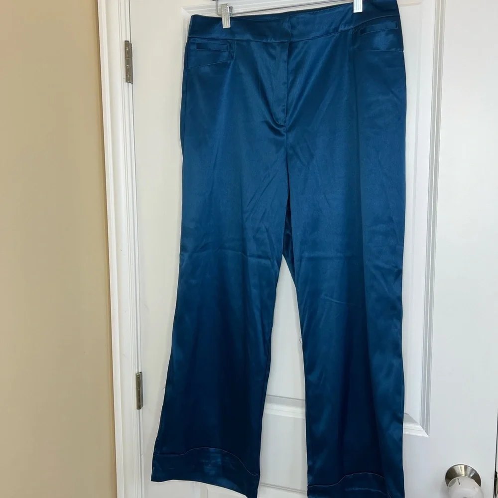 𝅺New York and company satin pant - Picture 2 of 11